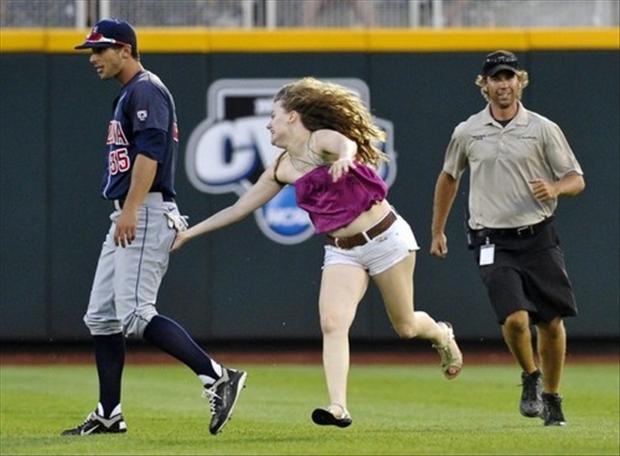 [Image: running-on-the-field-funny-woman-pictures.jpg]