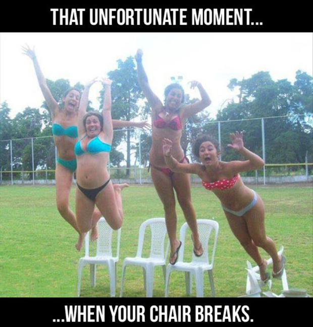 awkward-moments-funny-women-in-bikinies.jpg