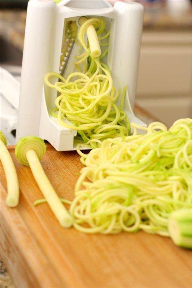 Vegetable noodle maker