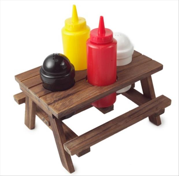 condiment pic nic table