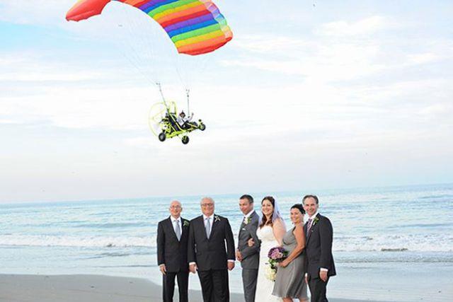 funny wedding photobombs (2)