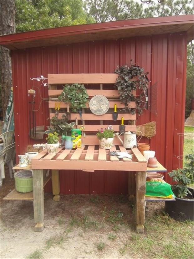 planter desk from old pallets - Dump A Day