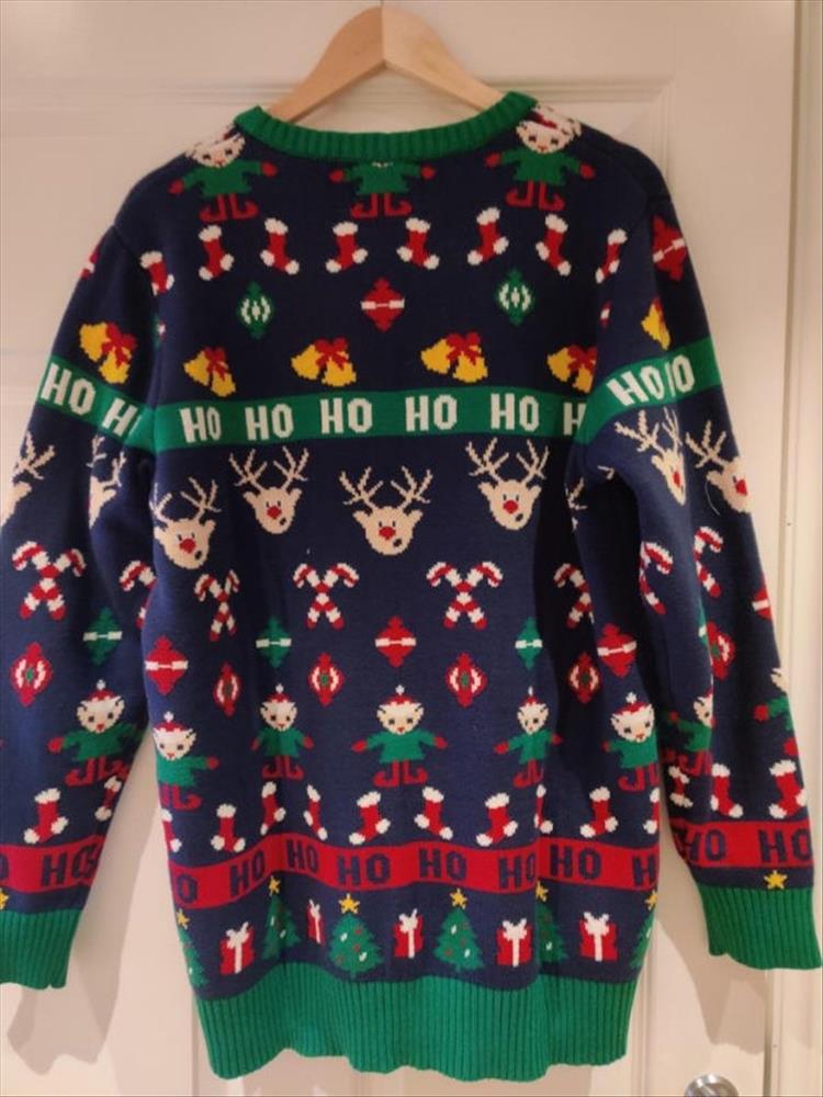 Ugly Christmas Sweater Season Is In Full Bloom - 21 Pics